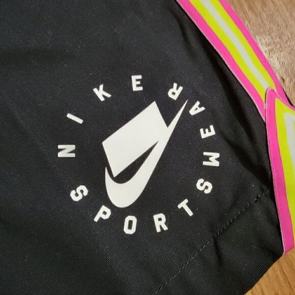 Nike Sportswear NSW Women's Woven Shorts Black White Size XS New Loose Fit - Picture 7 of 8